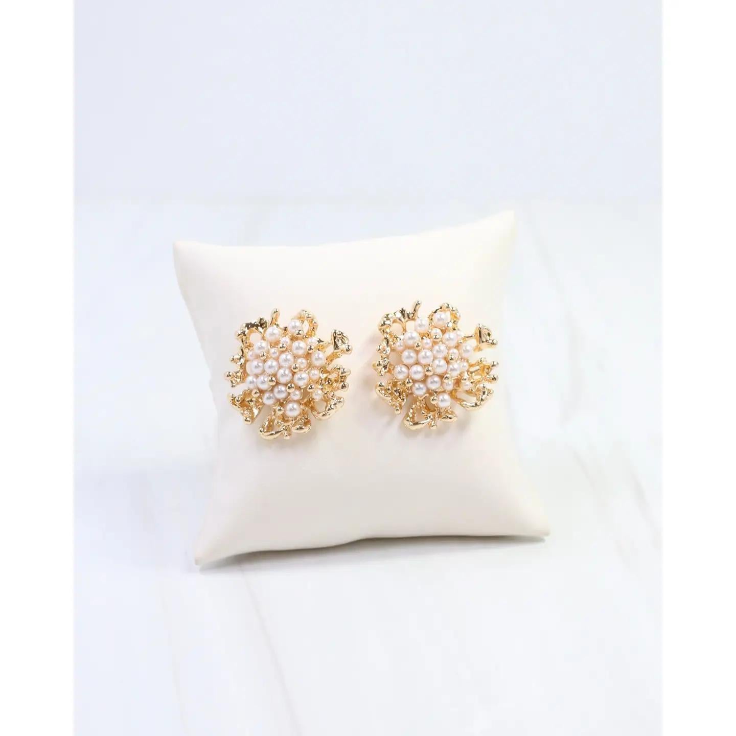 Juno Pearl Cluster Post Earring Gold