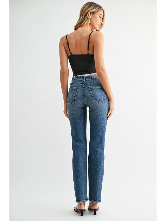 Med - Mid Rise Stovepipe Straight Leg