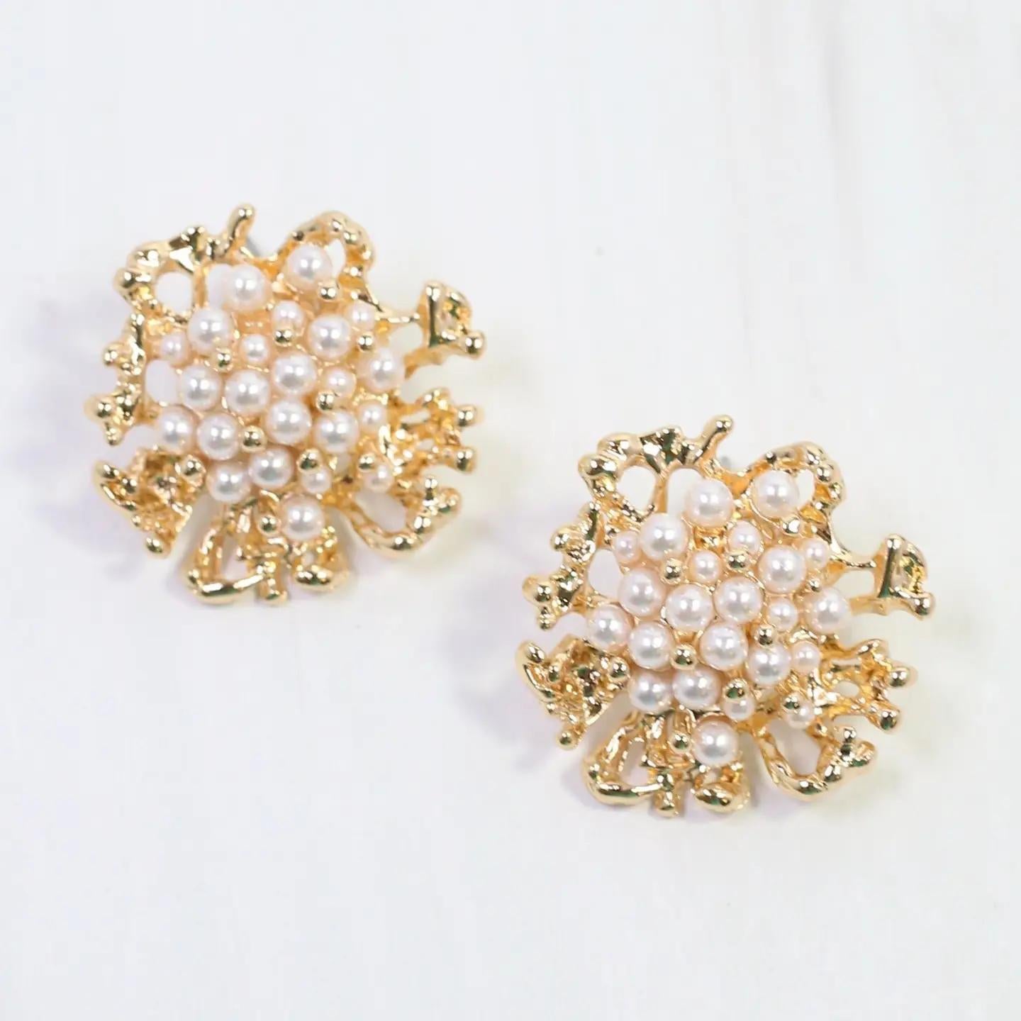 Juno Pearl Cluster Post Earring Gold