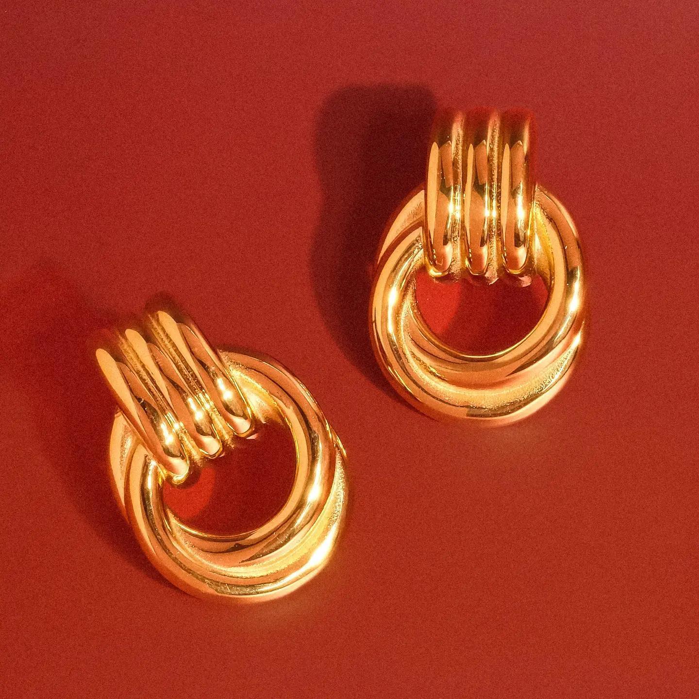 Wanda Classic Hoop Earring