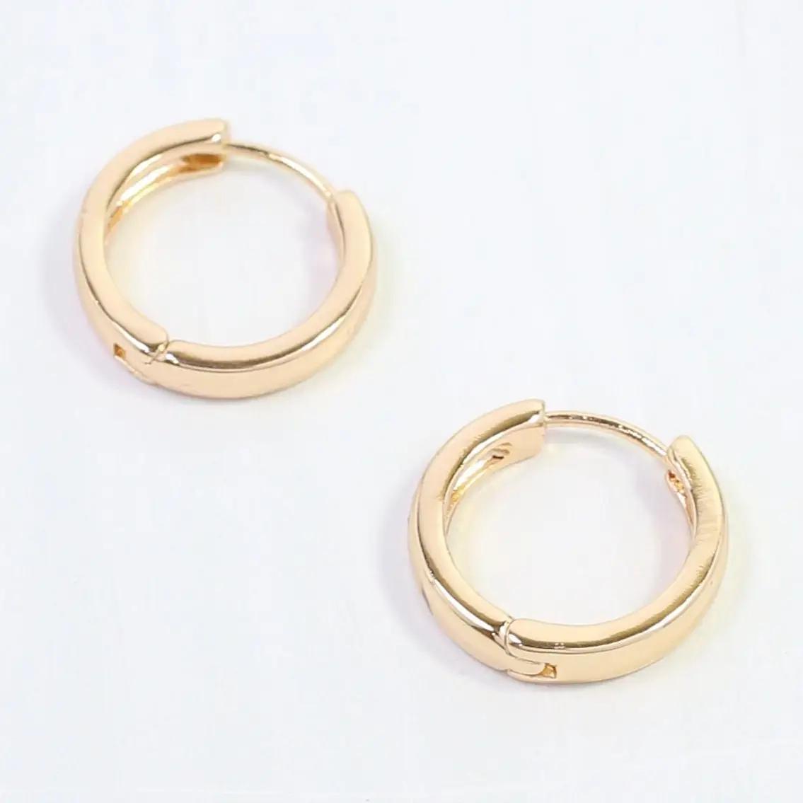 Jude Smooth Huggie Earring Gold
