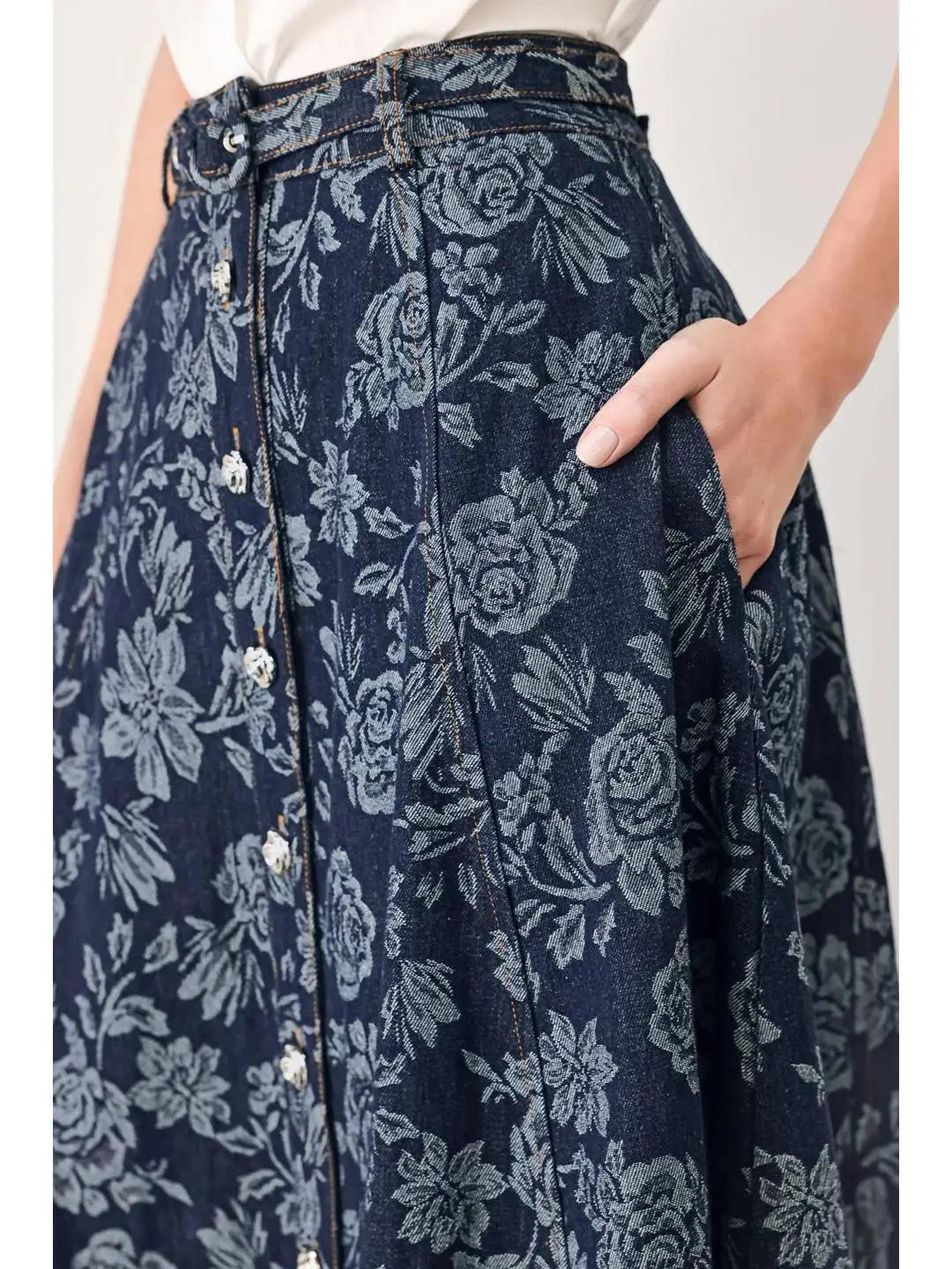 A Woven Jacquard Full Skirt