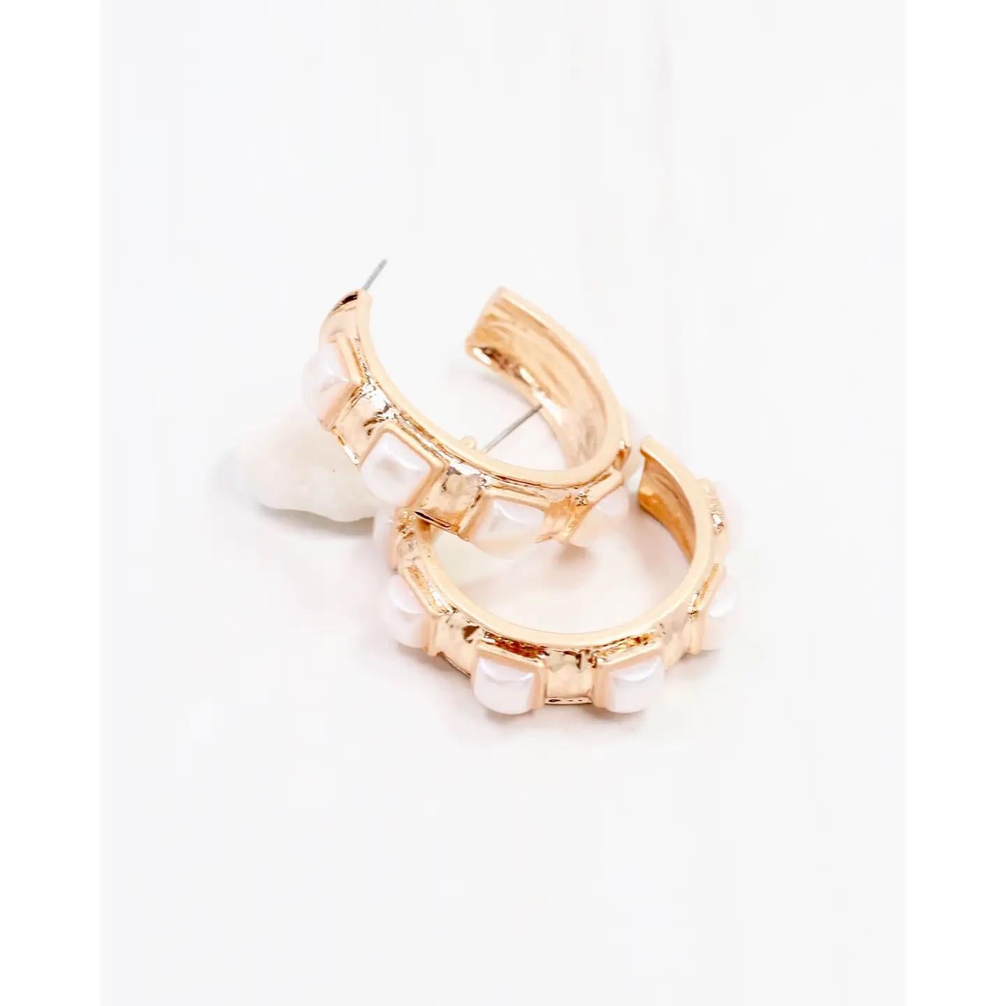 Allie Hammered Gold Earring Pearl