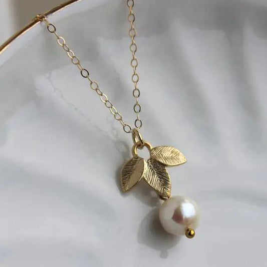 White Freshwater Pearl Gold Lead Necklace