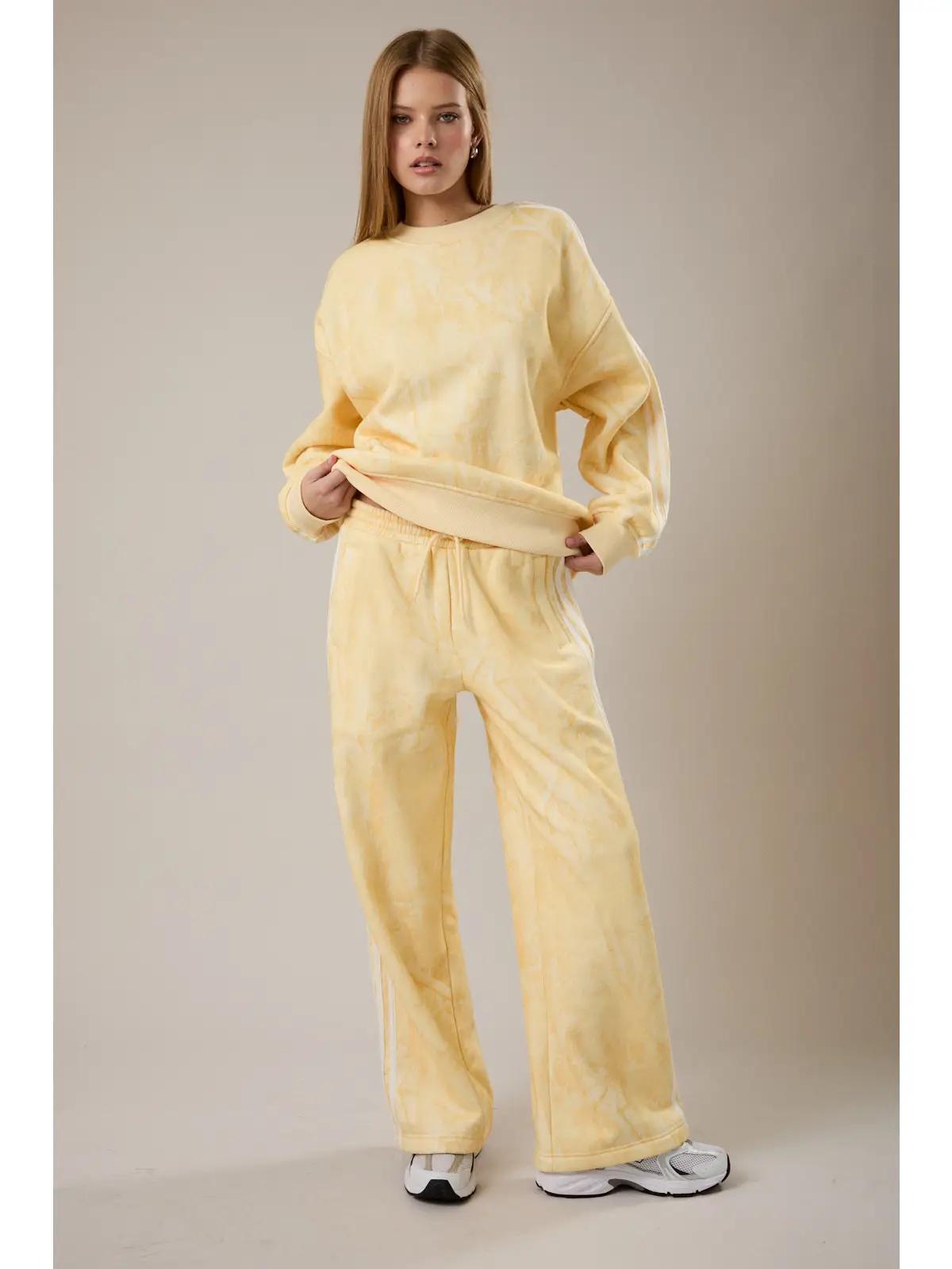 Mid Rise Free Camo Printed Side Stripe Detail Sweatpants