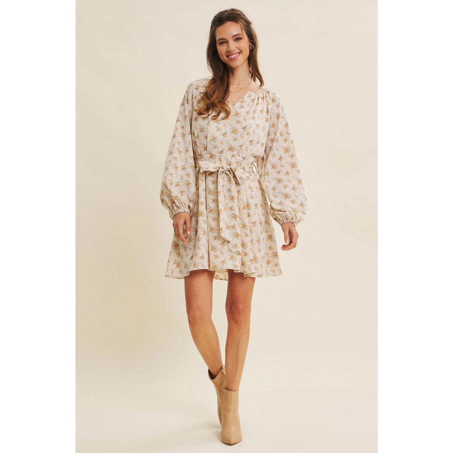 Flatters Effortlessly Romantic Floral Pleated Mini Dress