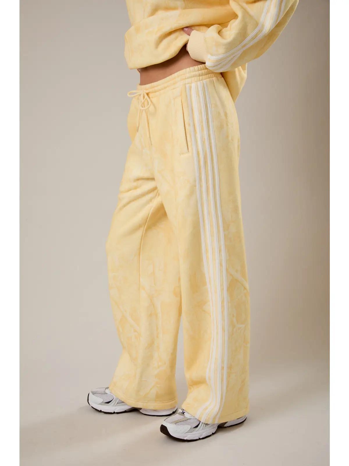 Mid Rise Free Camo Printed Side Stripe Detail Sweatpants