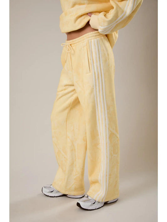 Mid Rise Free Camo Printed Side Stripe Detail Sweatpants